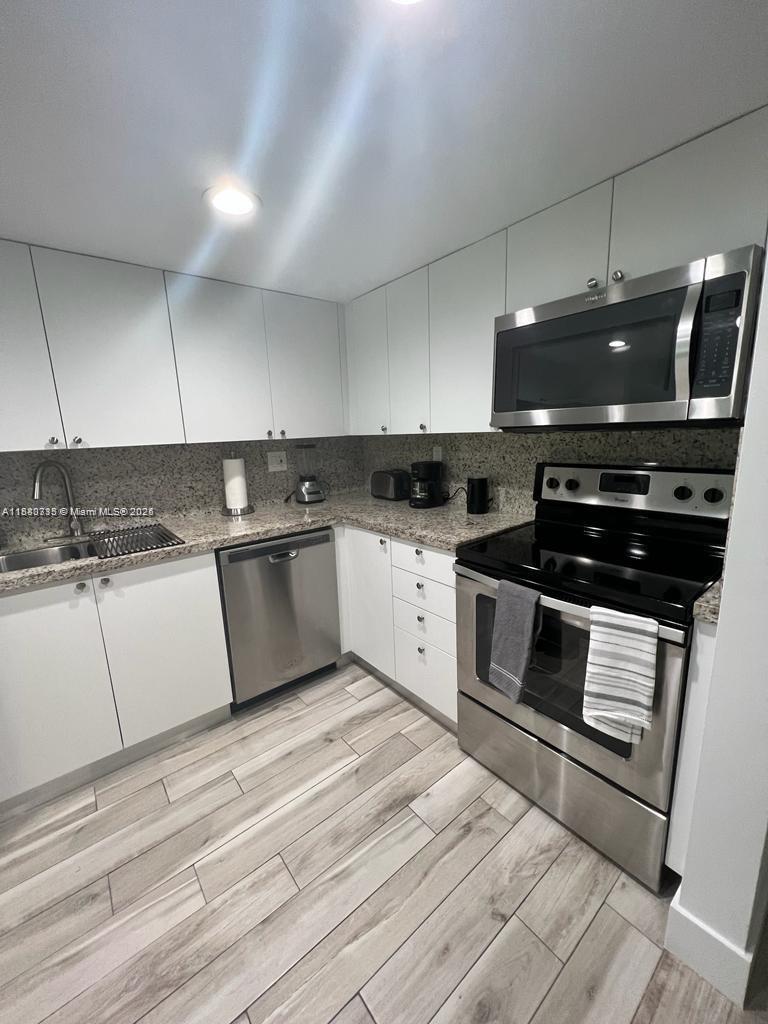 BUILDING THREE OF RACQUET - Residential Lease