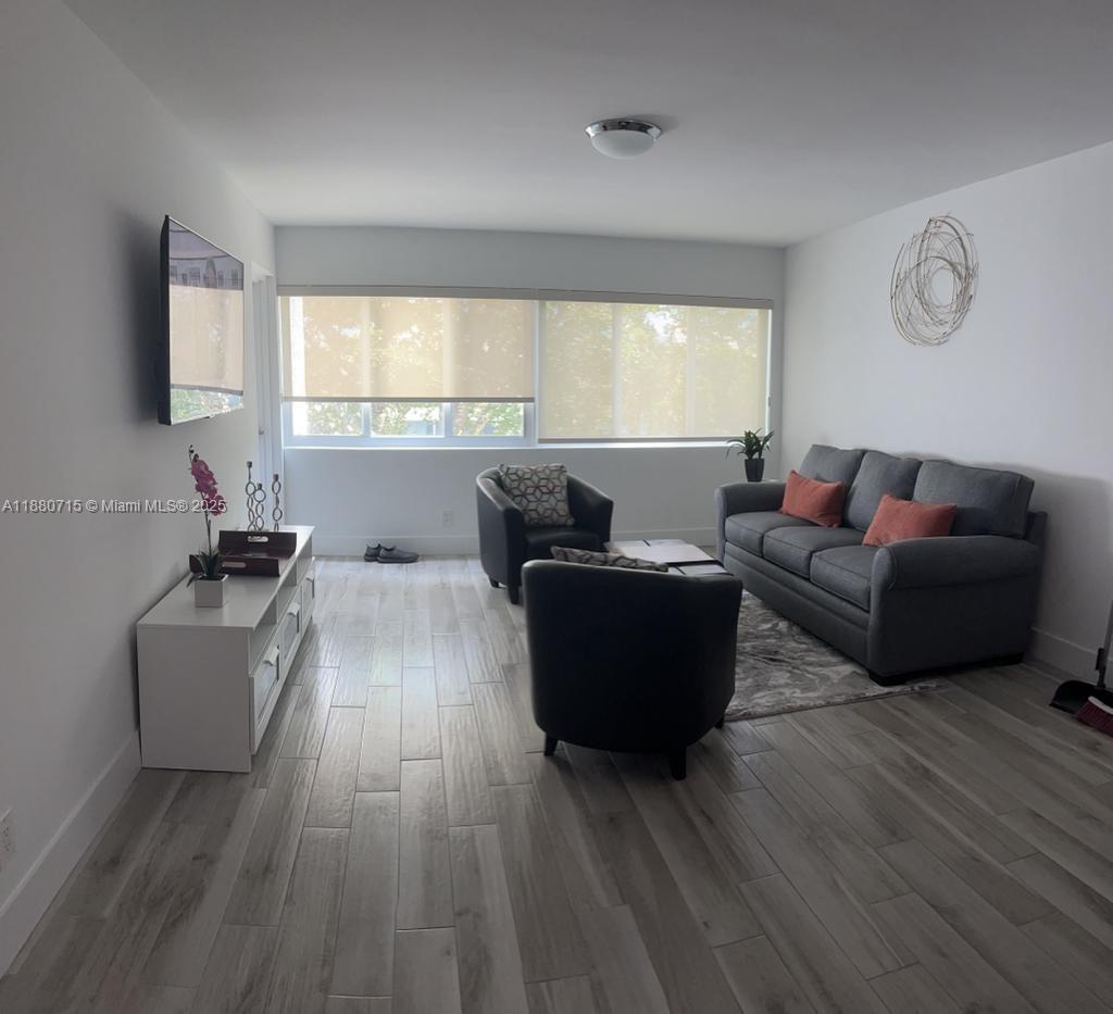 BUILDING THREE OF RACQUET - Residential Lease