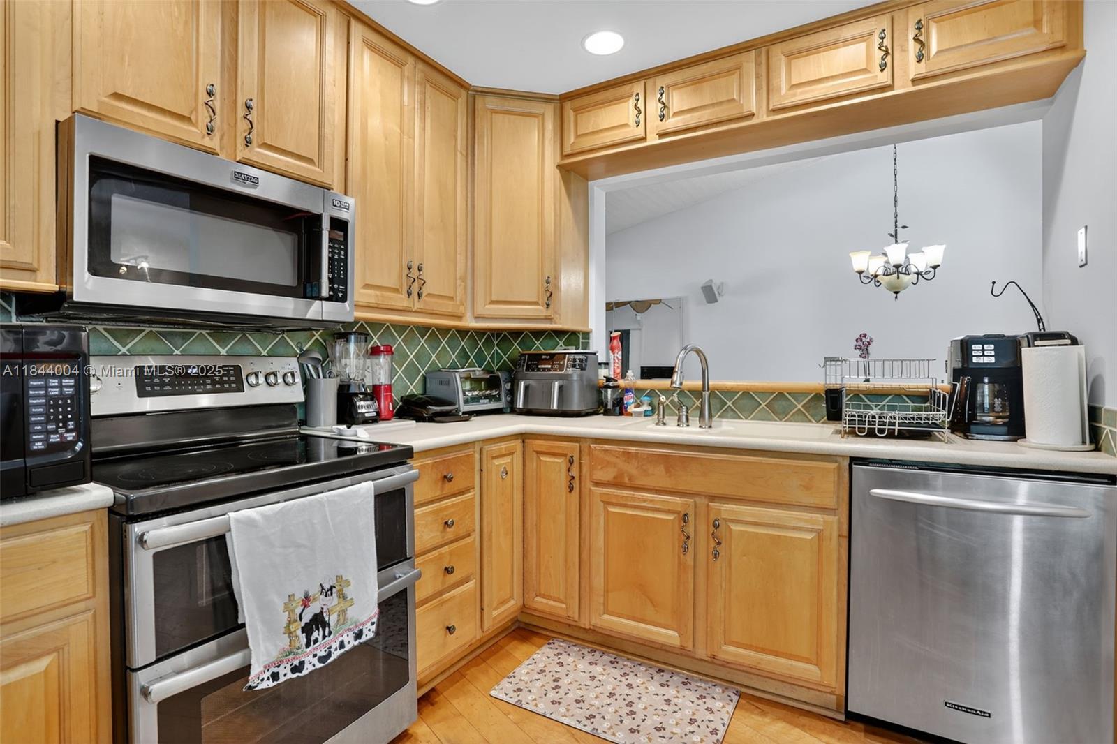 THE LAKES - Residential