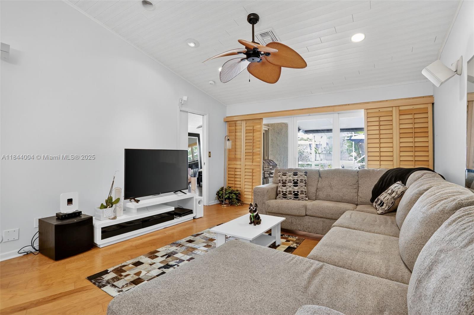 THE LAKES - Residential