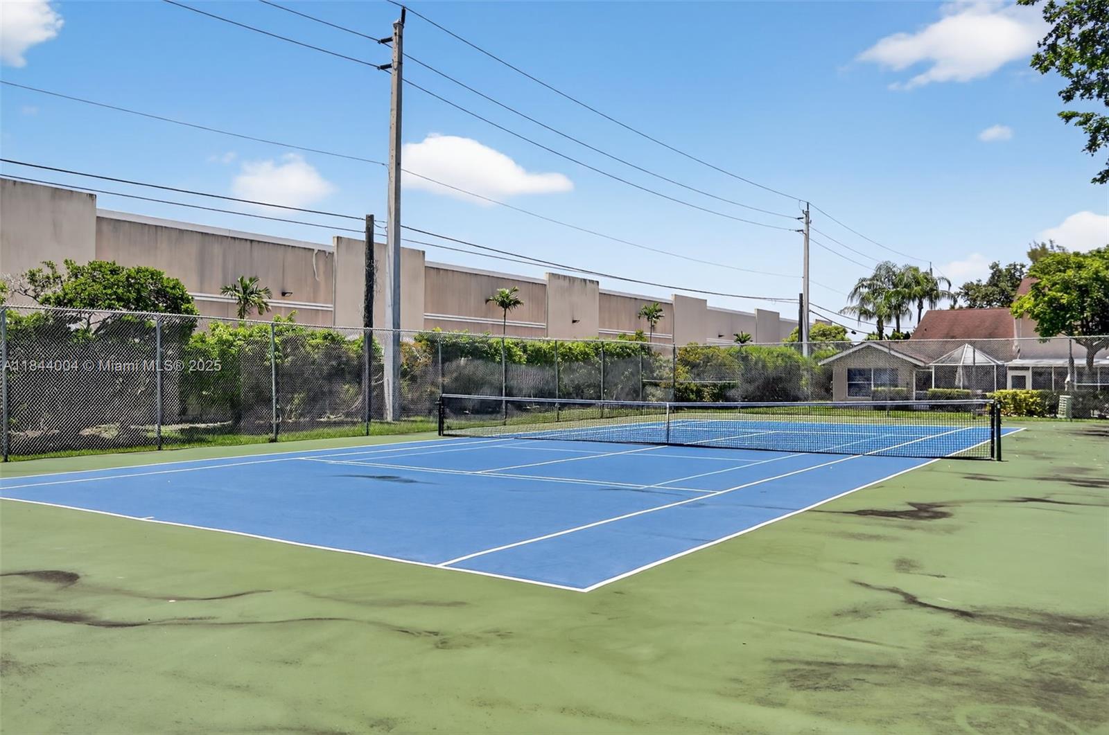 THE LAKES - Residential