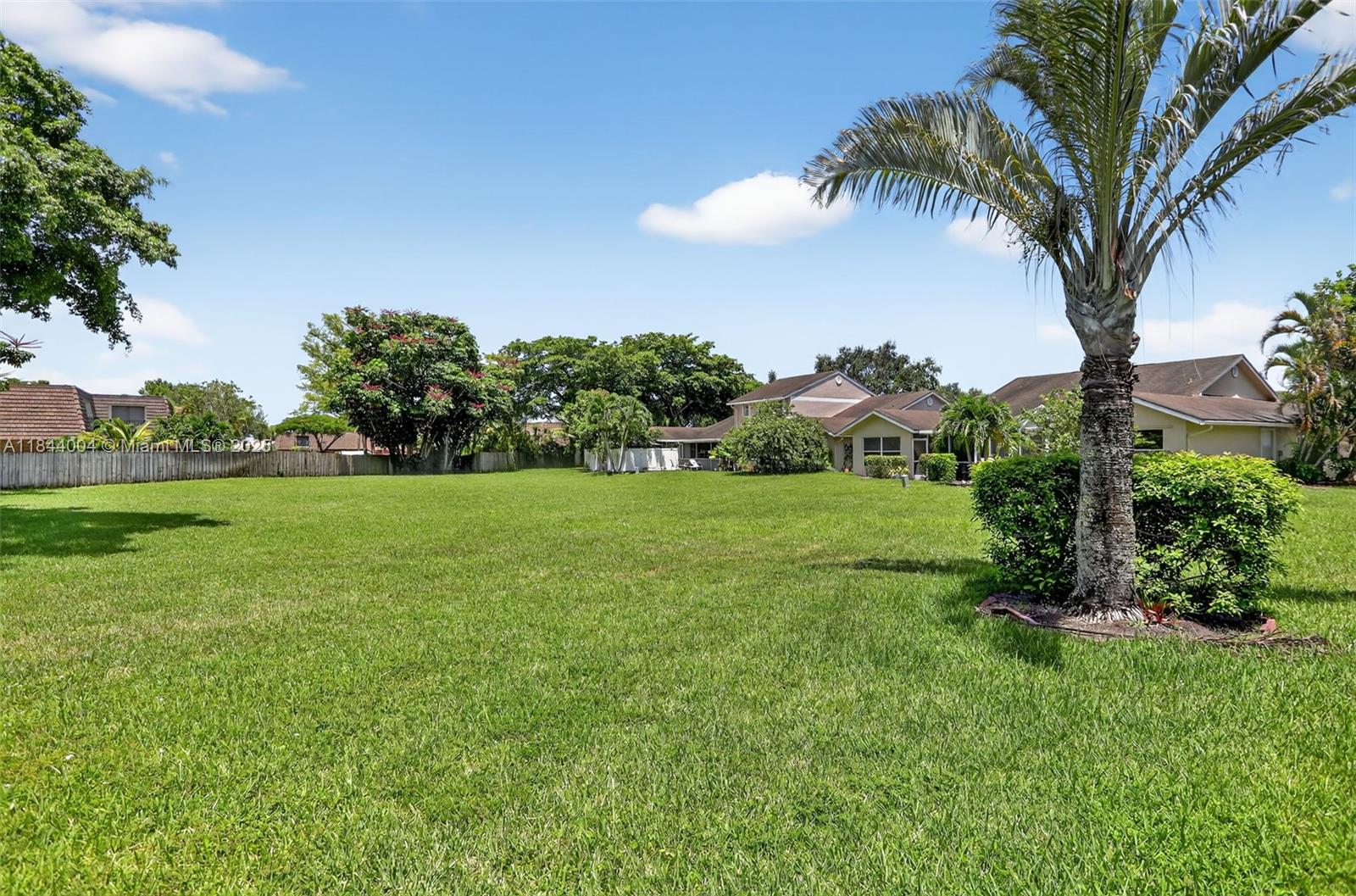 THE LAKES - Residential