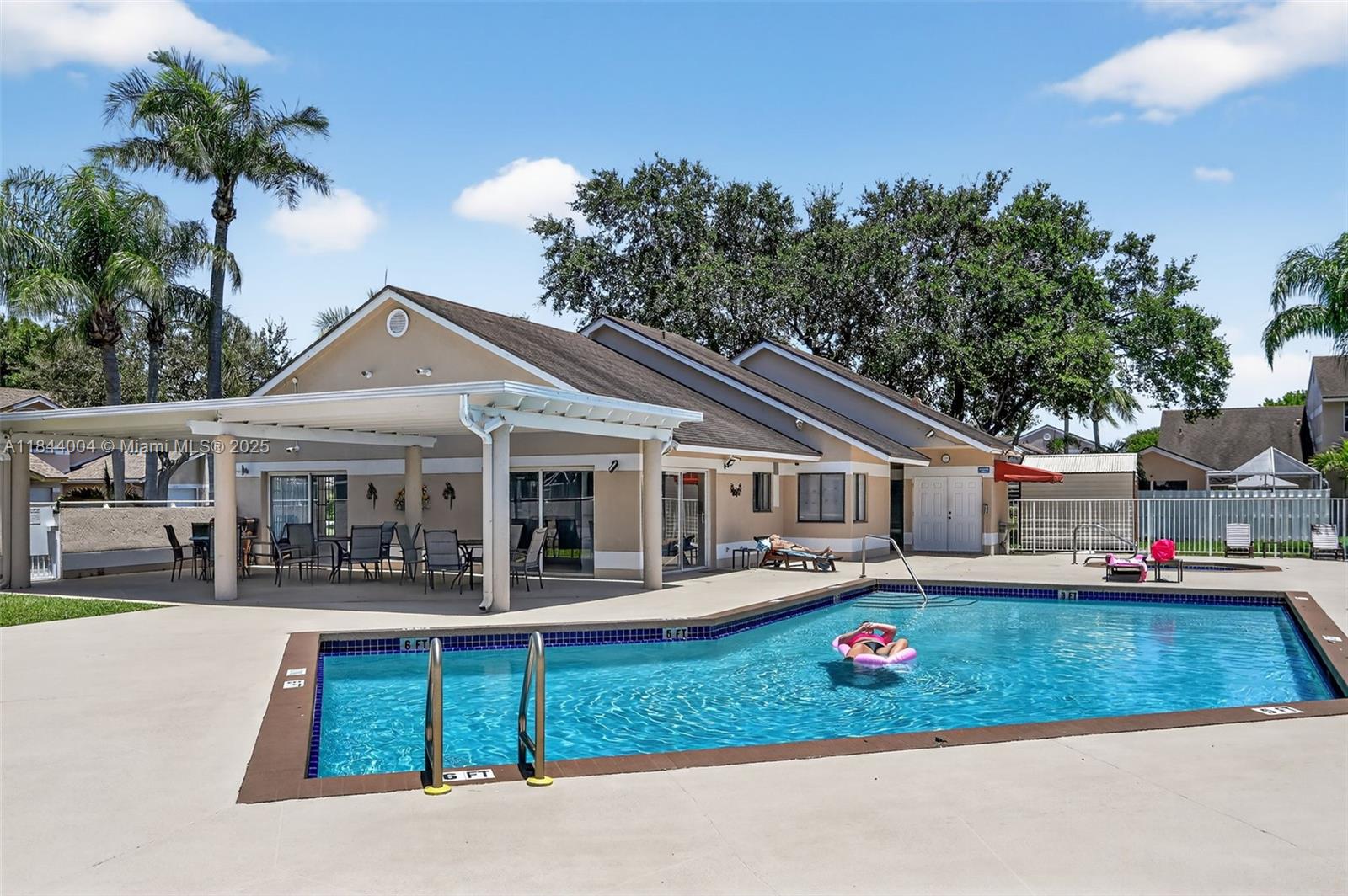 THE LAKES - Residential