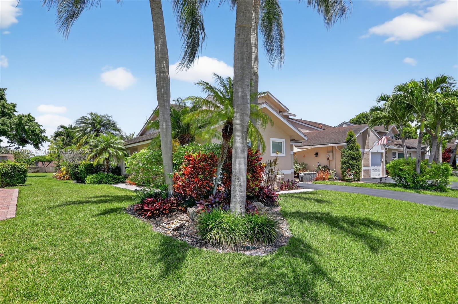 THE LAKES - Residential