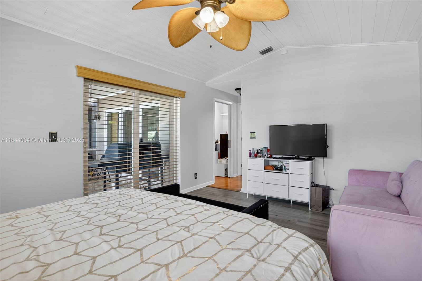 THE LAKES - Residential