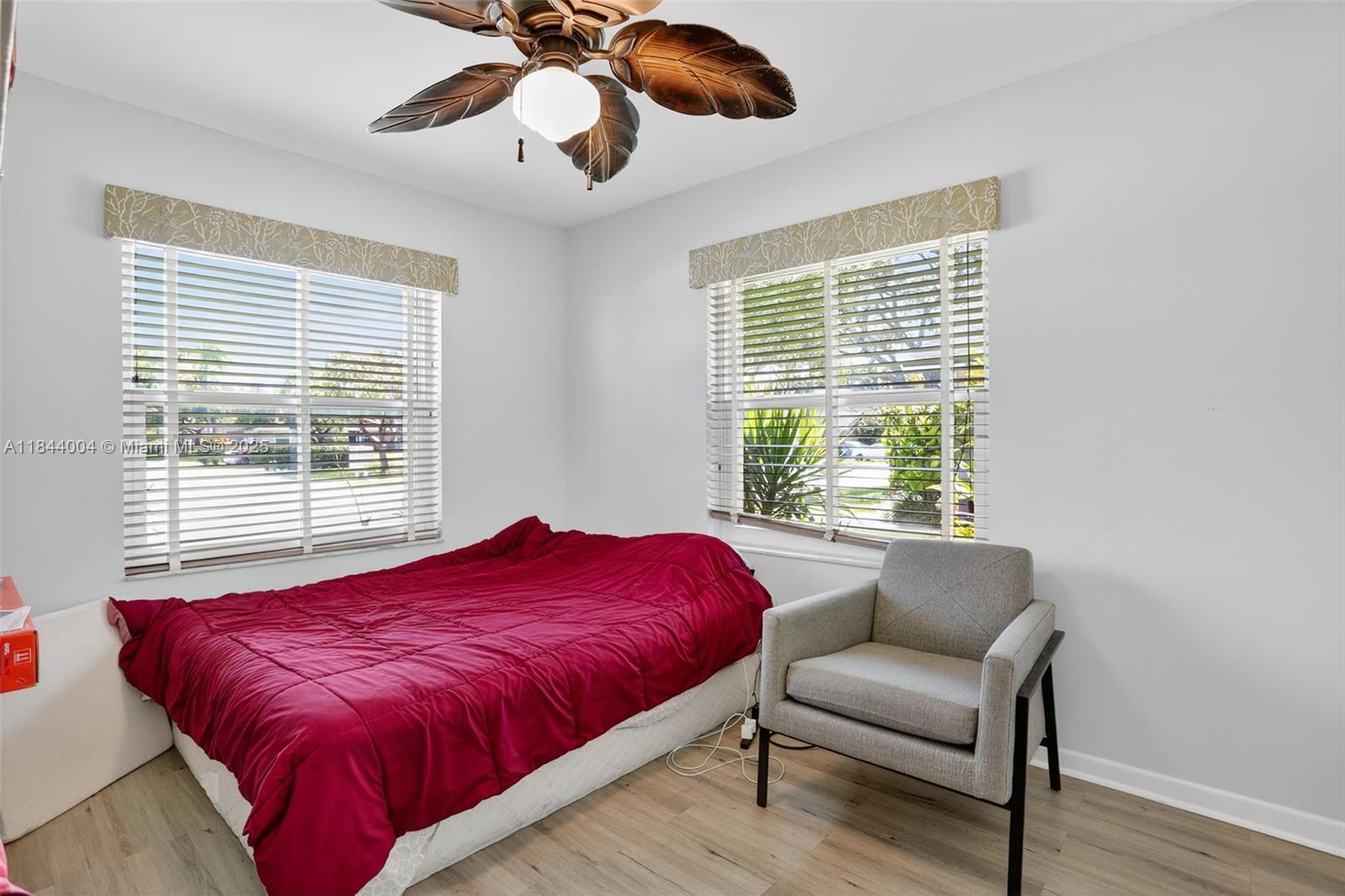 THE LAKES - Residential