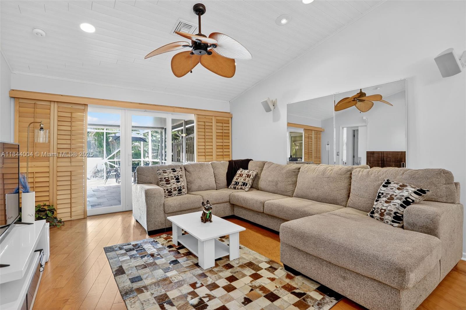 THE LAKES - Residential