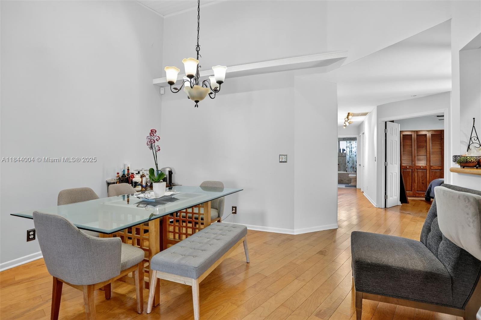 THE LAKES - Residential