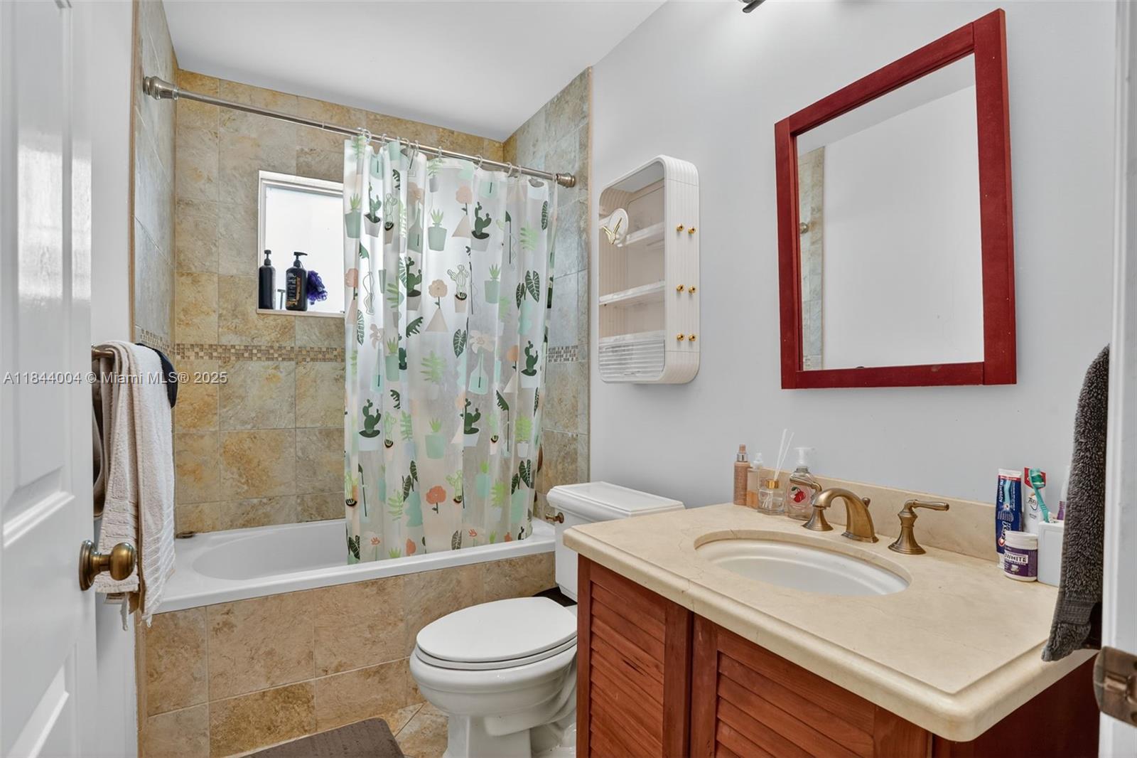 THE LAKES - Residential