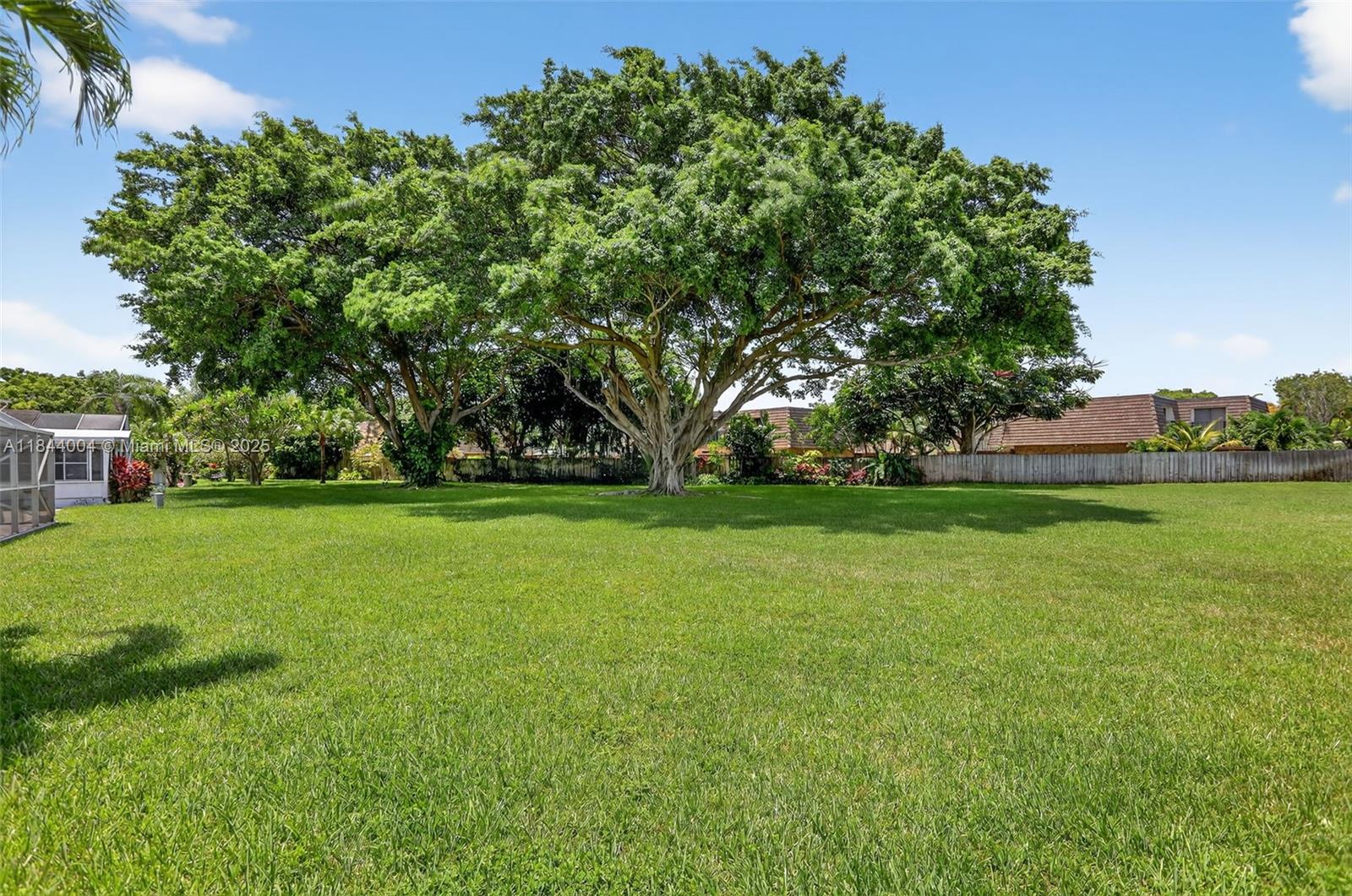 THE LAKES - Residential