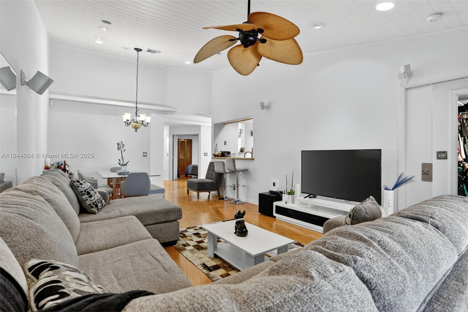 THE LAKES - Residential