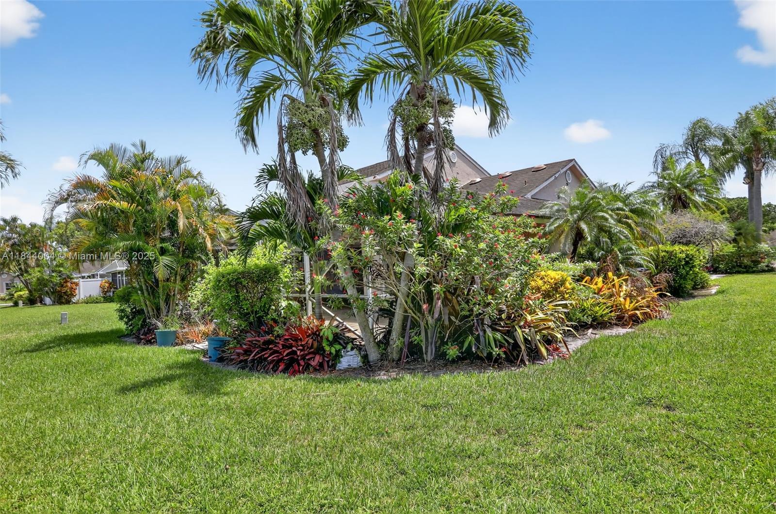 THE LAKES - Residential