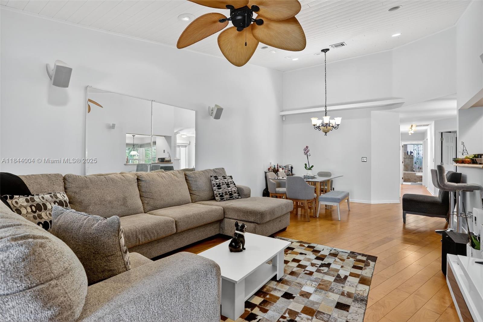 THE LAKES - Residential