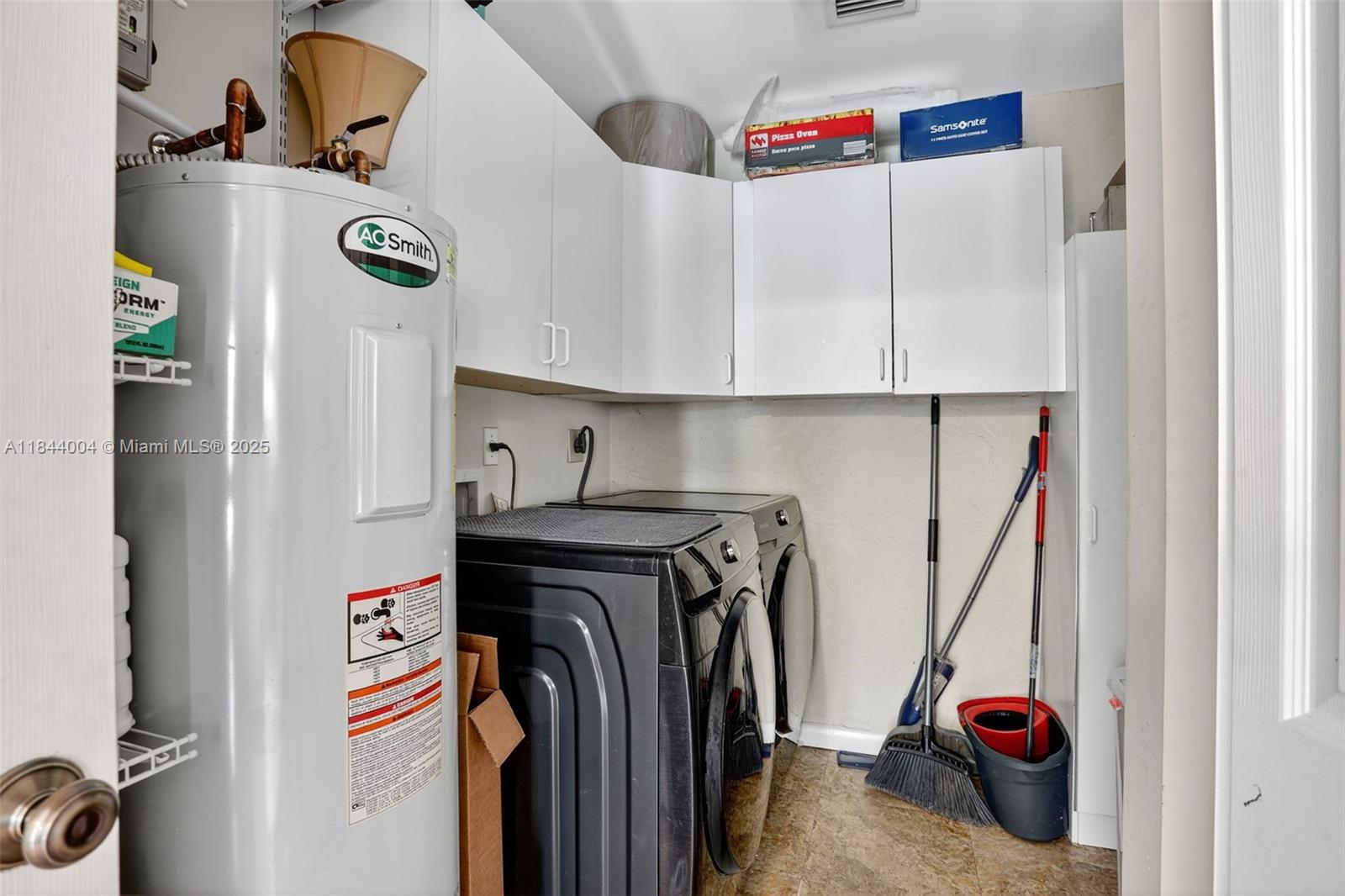 THE LAKES - Residential