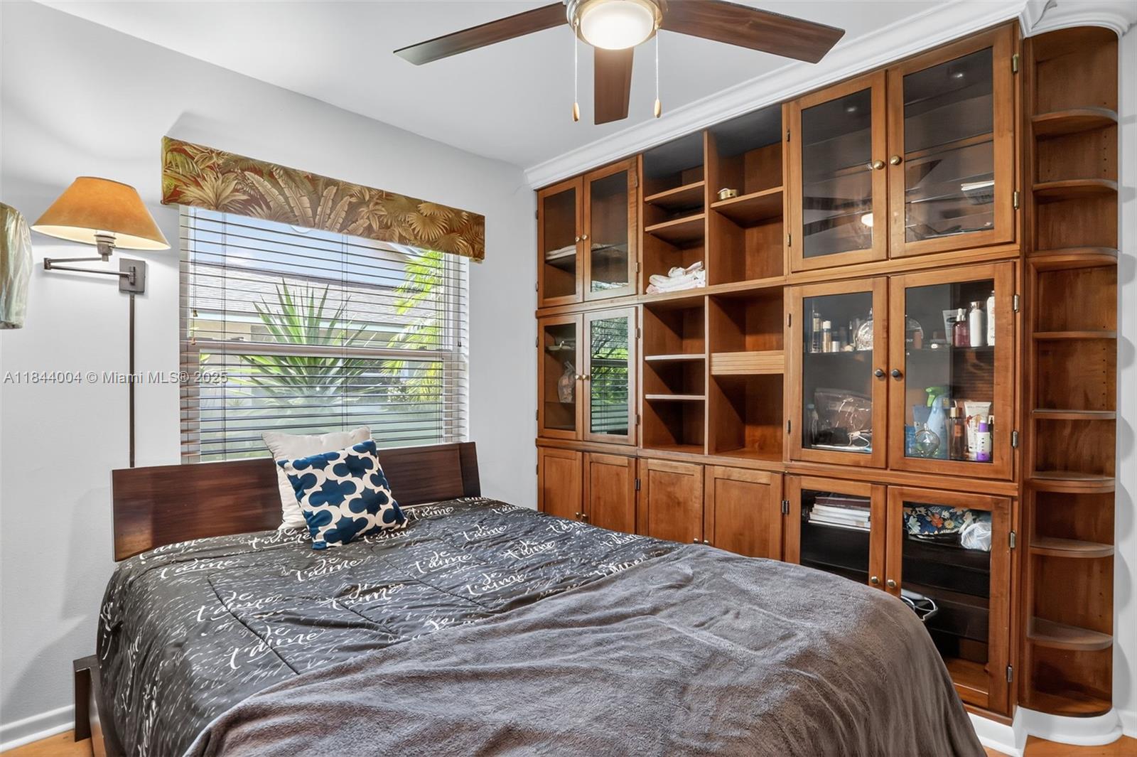 THE LAKES - Residential