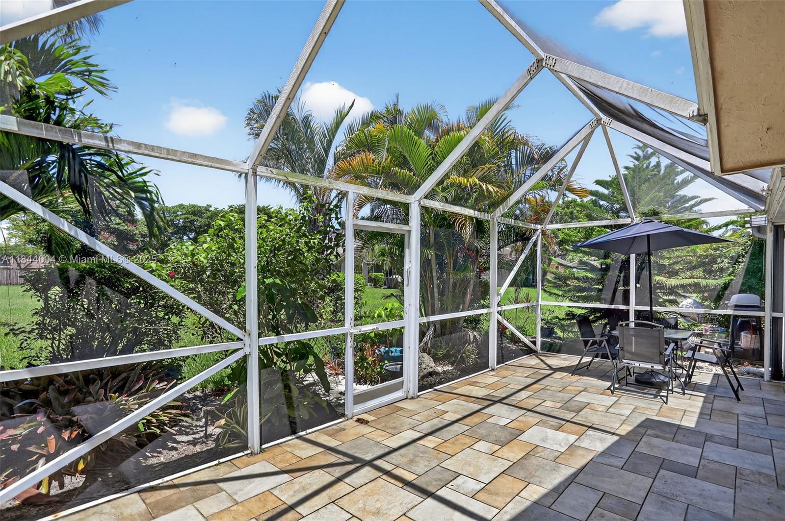 THE LAKES - Residential