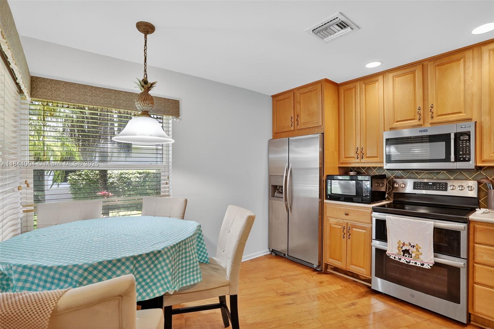 THE LAKES - Residential