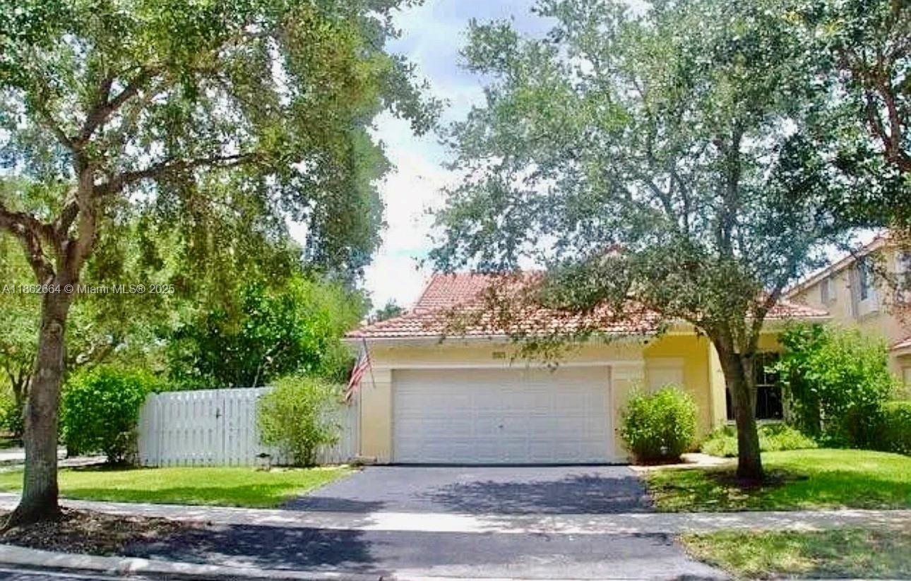 Fully Remodeled Home located in The Falls Community in Weston! Beautiful 3-bedroom, 2-bathroom, Single-Family Home.
Step inside to find an open and bright floor plan featuring brand new Timberlane Oak plank flooring, Master Bathroom features Stand Alone Tub, Marble Floors and Viviano Marmo Mosaic Floors. Newly installed window treatments and and blackout shades throughout. Freshly painted!