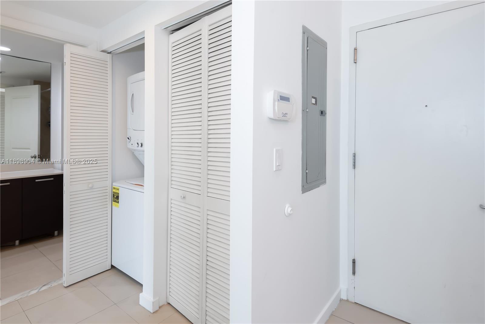 GALLERY ART CONDO - Residential Lease