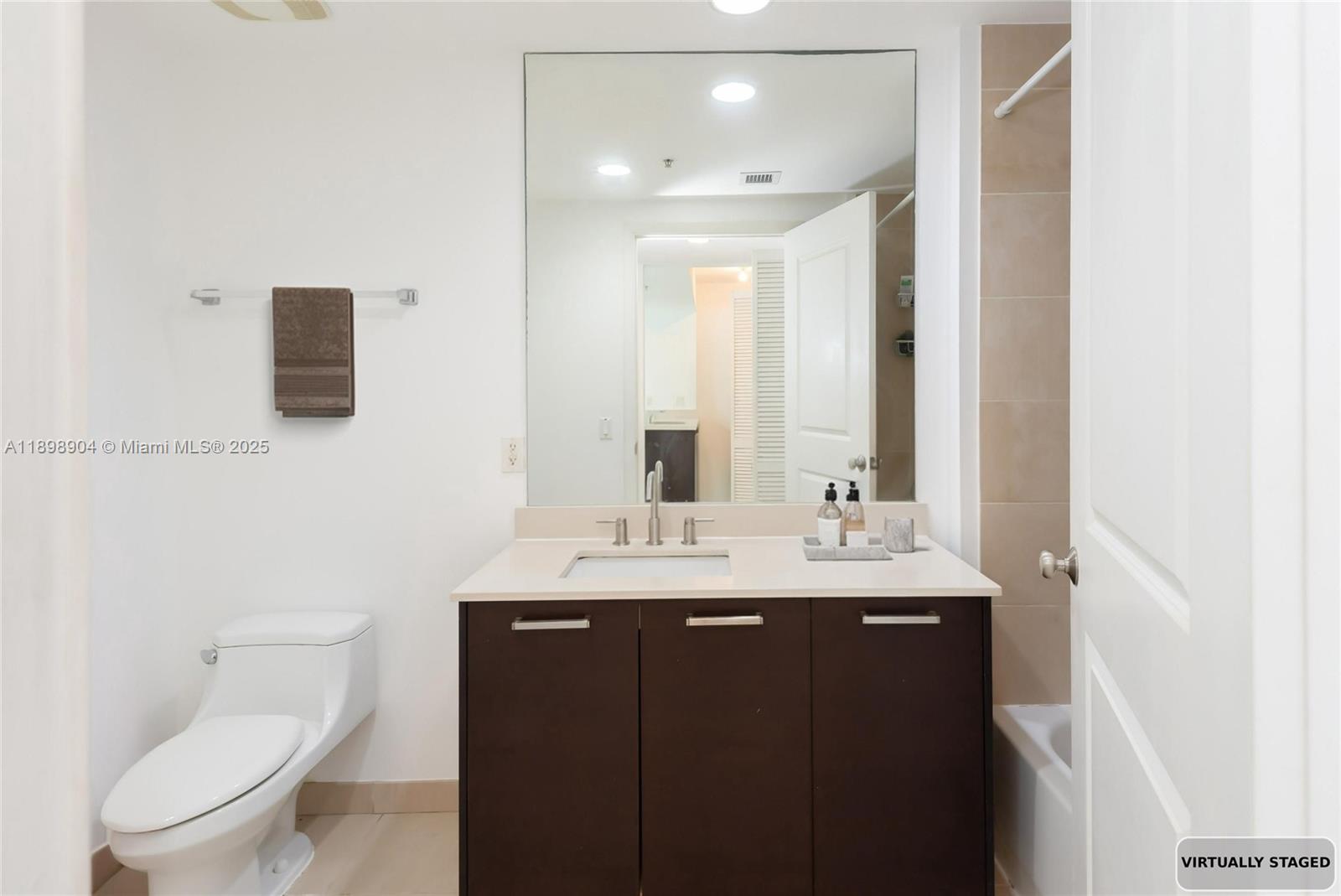 GALLERY ART CONDO - Residential Lease