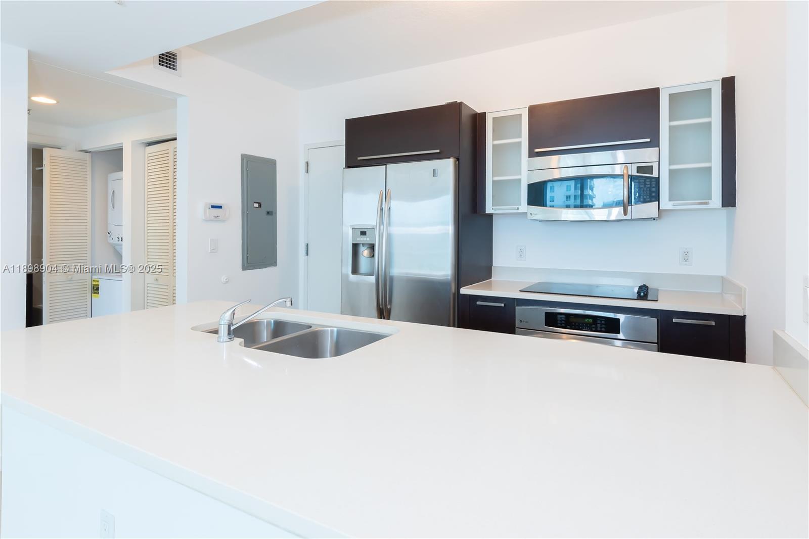 GALLERY ART CONDO - Residential Lease