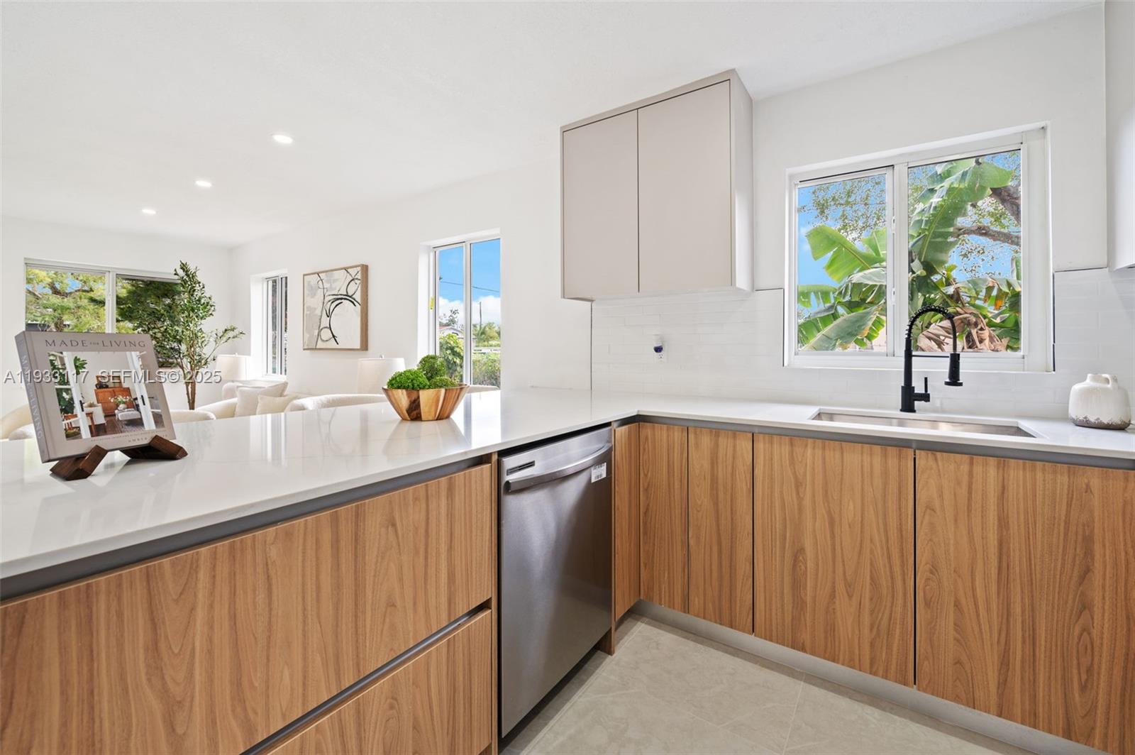 AVOCADO COURTS - Residential