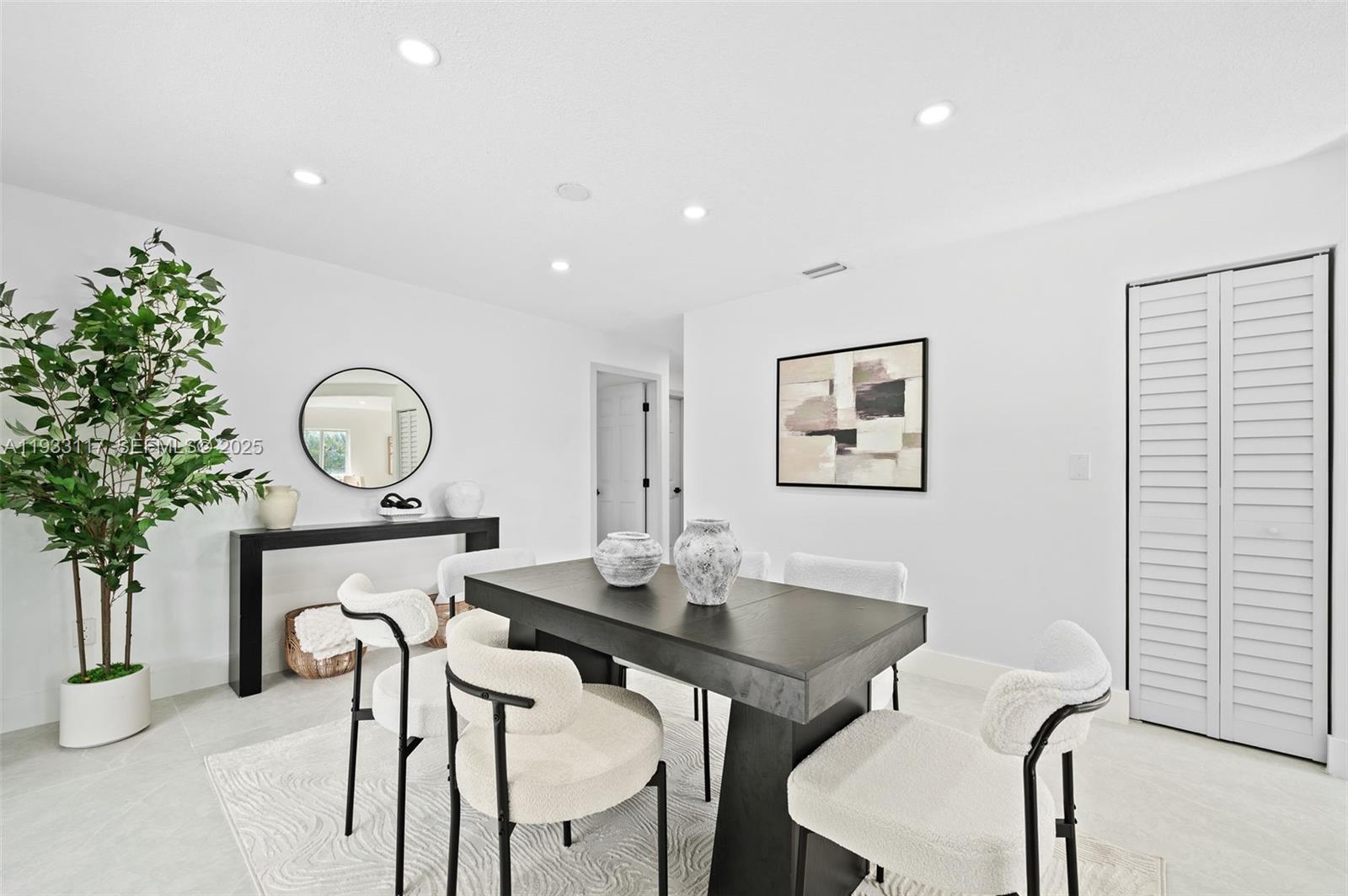 AVOCADO COURTS - Residential