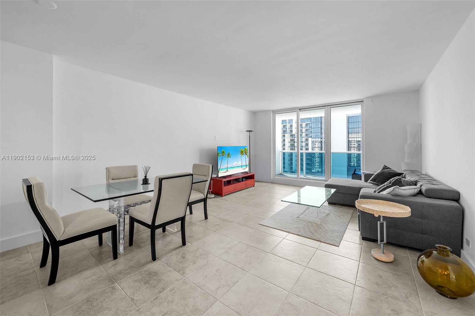 2301 Collins Ave 1501