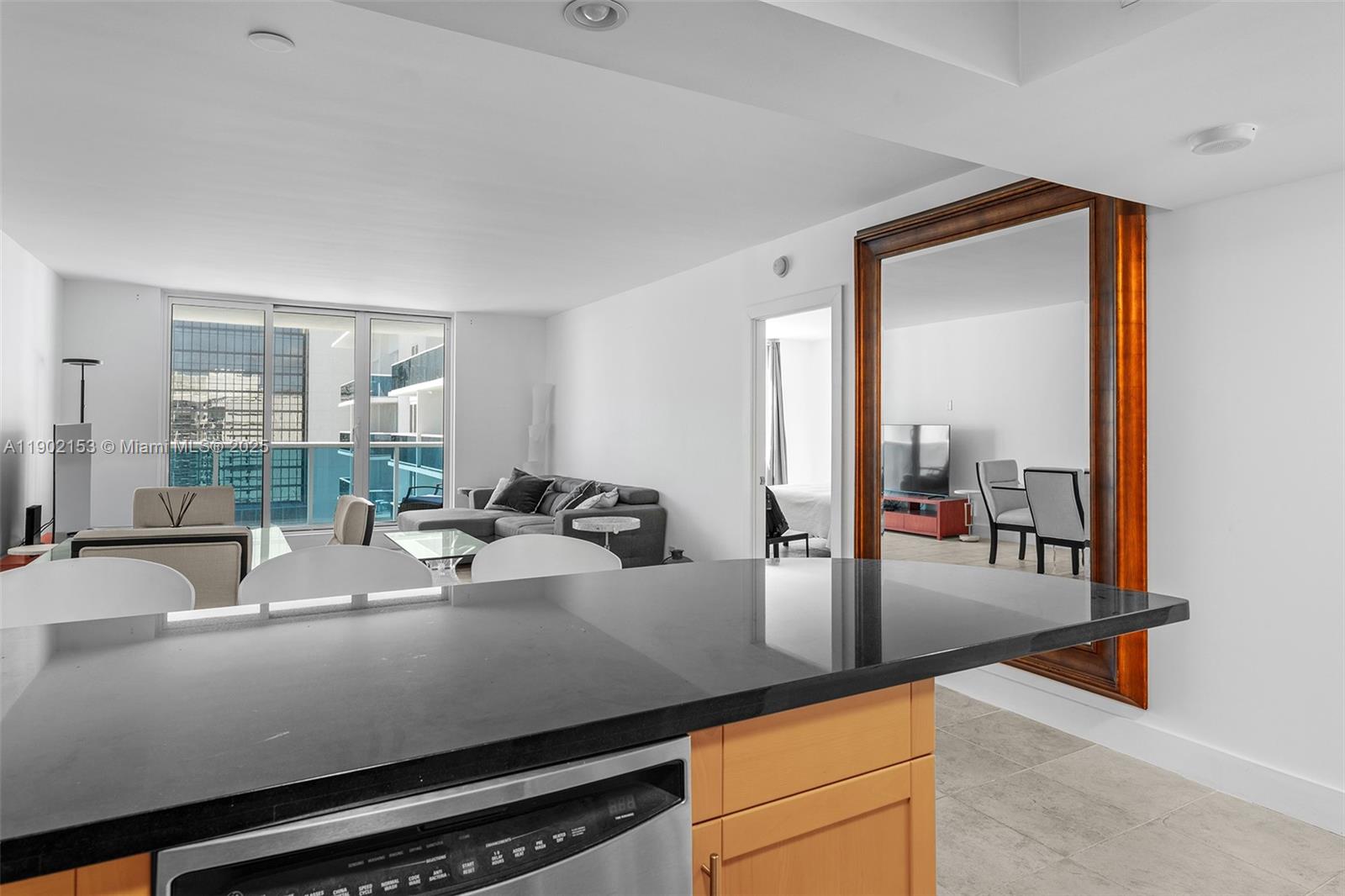 2301 Collins Ave 1501