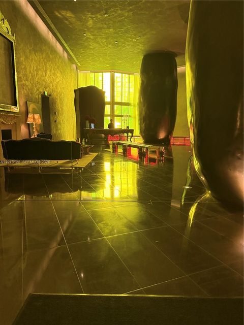 465 Brickell Ave 619 Miami FL 33131