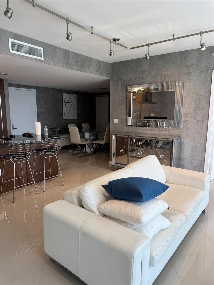 ICONBRICKELL CONDO NO 1 - Residential Lease