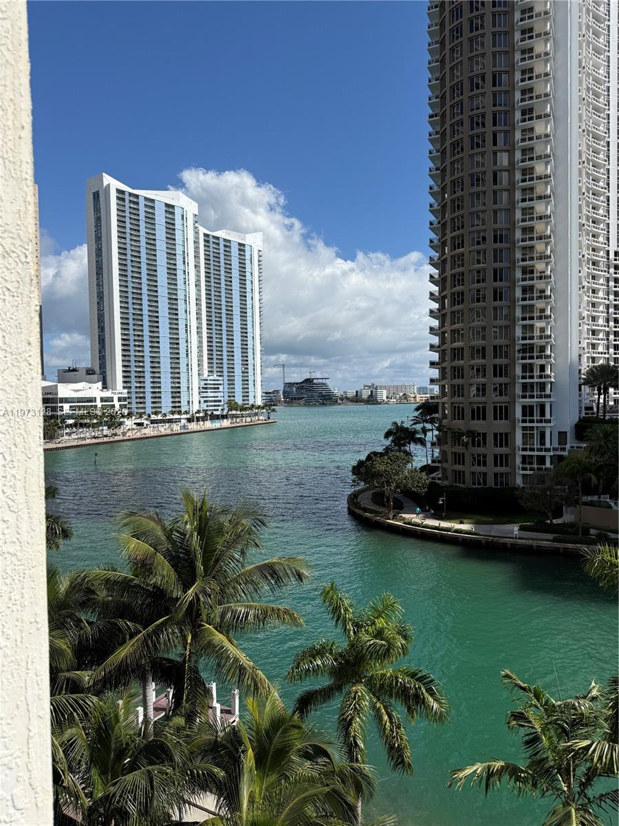 ICONBRICKELL CONDO NO 1 - Residential Lease