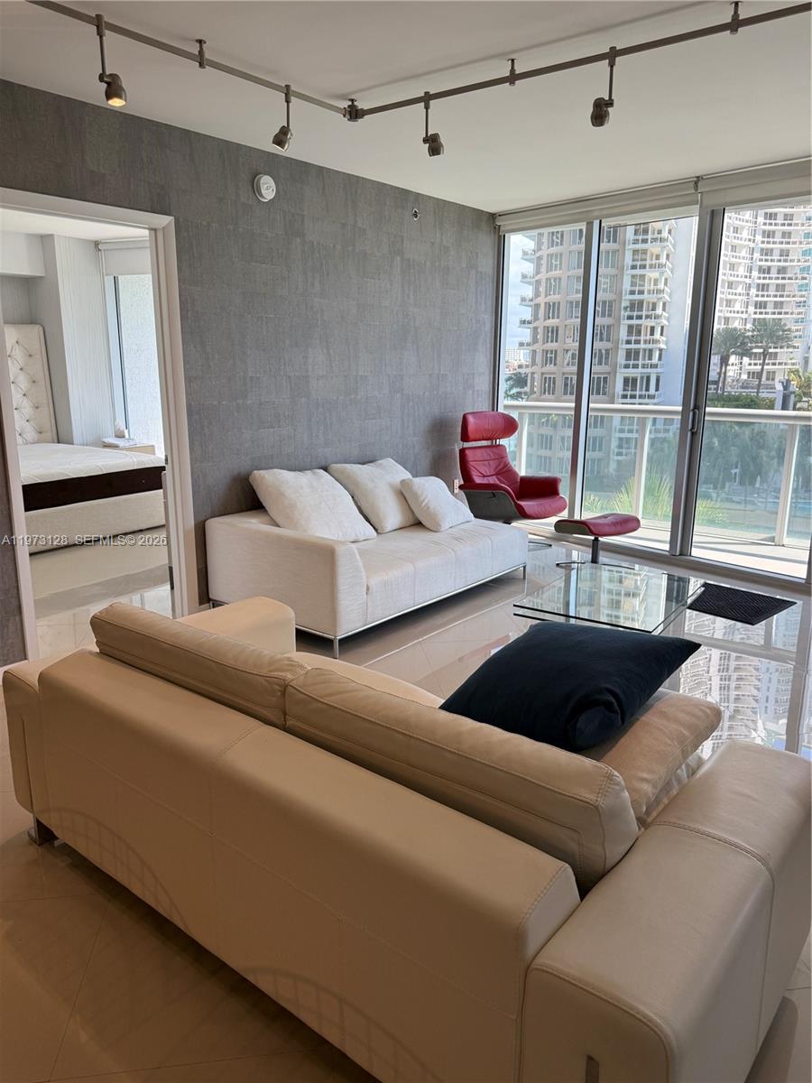 ICONBRICKELL CONDO NO 1 - Residential Lease