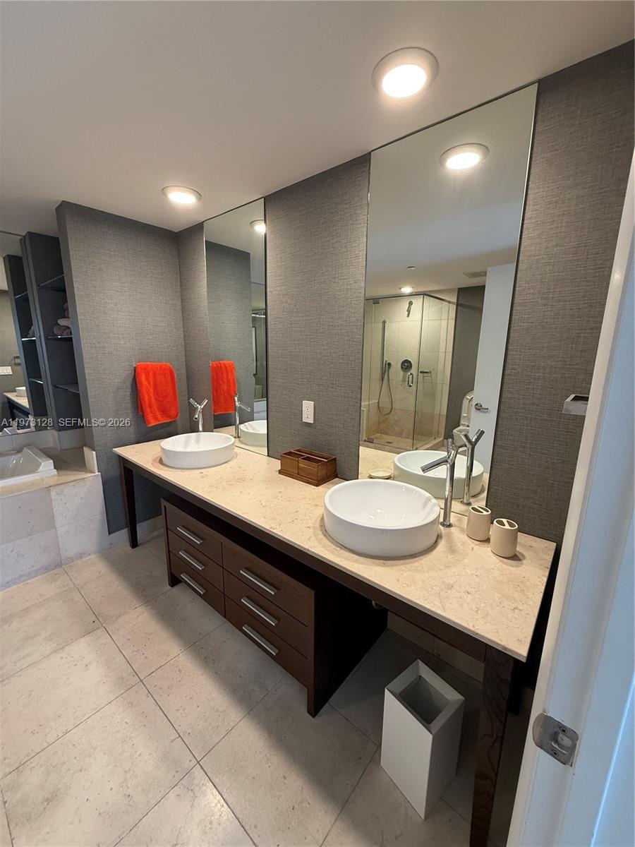 ICONBRICKELL CONDO NO 1 - Residential Lease