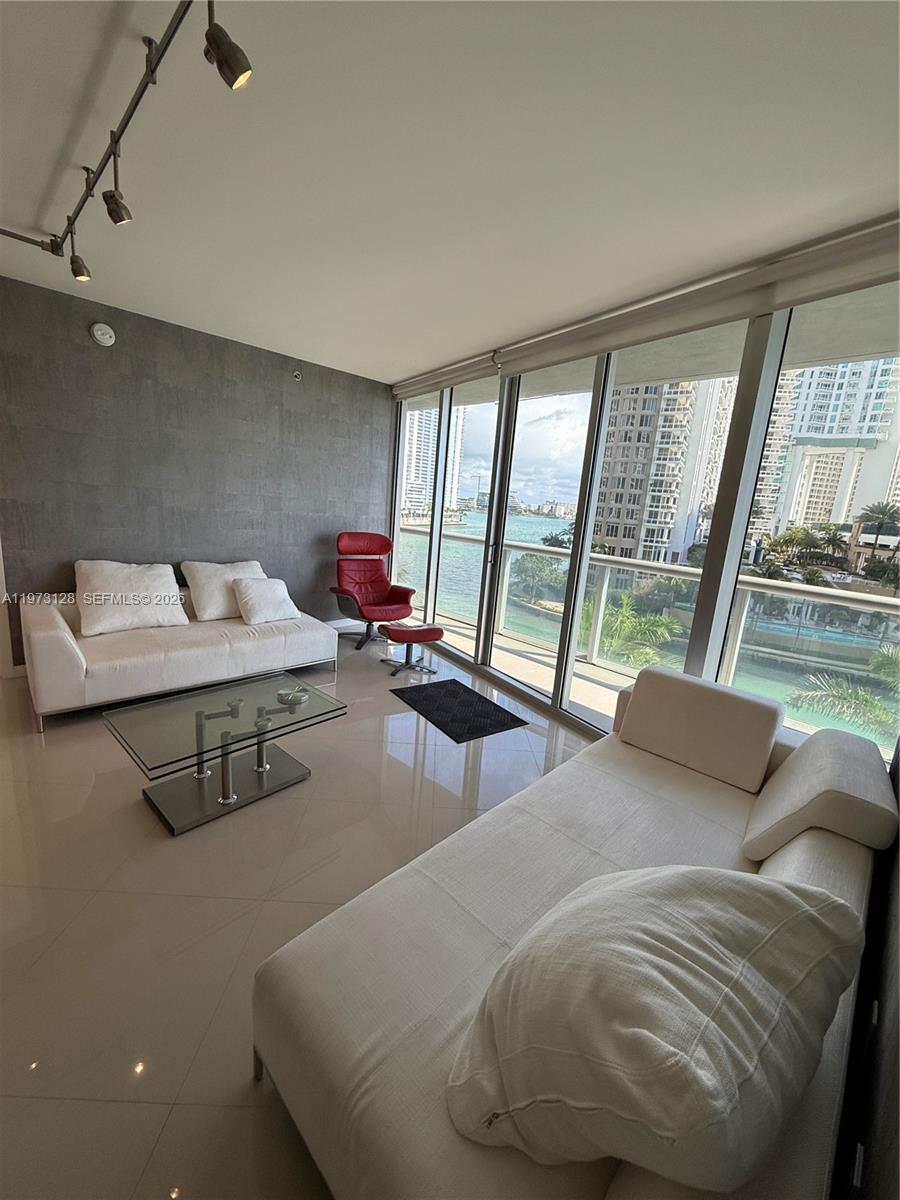 ICONBRICKELL CONDO NO 1 - Residential Lease