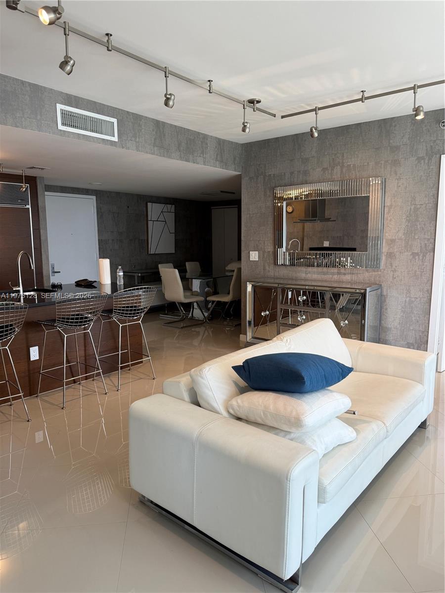 ICONBRICKELL CONDO NO 1 - Residential Lease