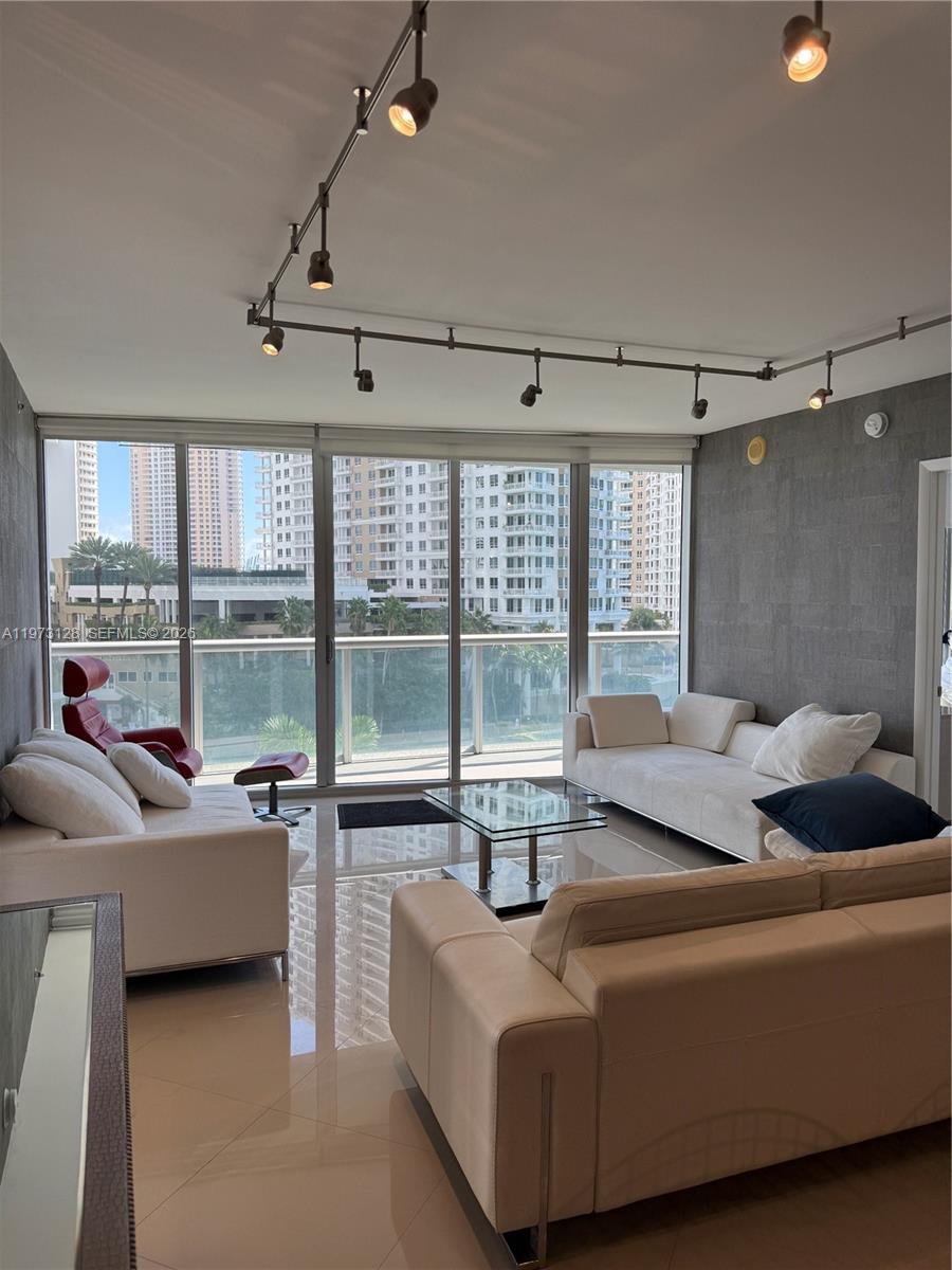 ICONBRICKELL CONDO NO 1 - Residential Lease
