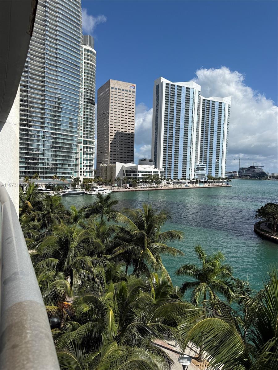 ICONBRICKELL CONDO NO 1 - Residential Lease