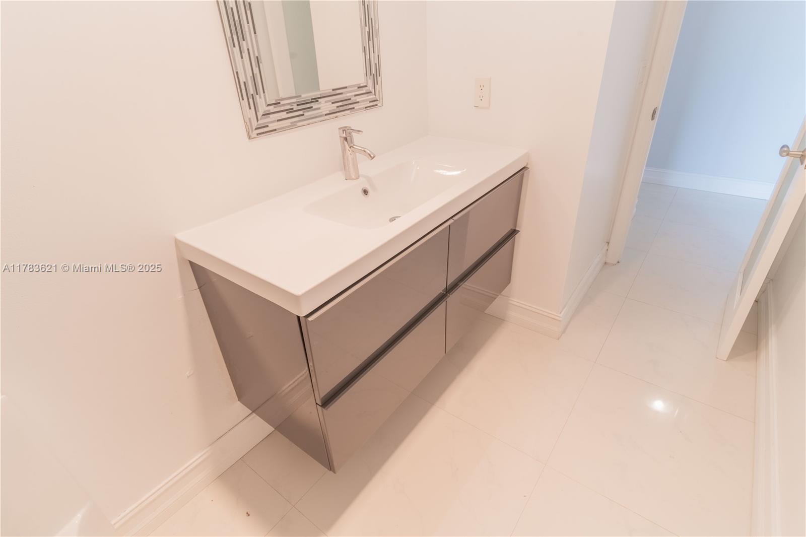 WHITE EGRET CONDO - Residential