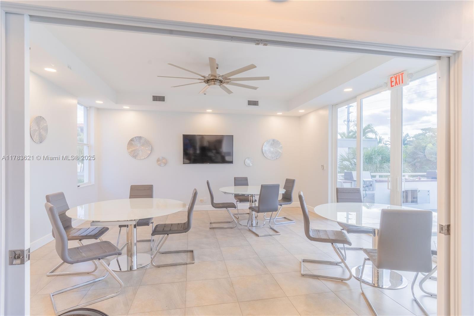 WHITE EGRET CONDO - Residential
