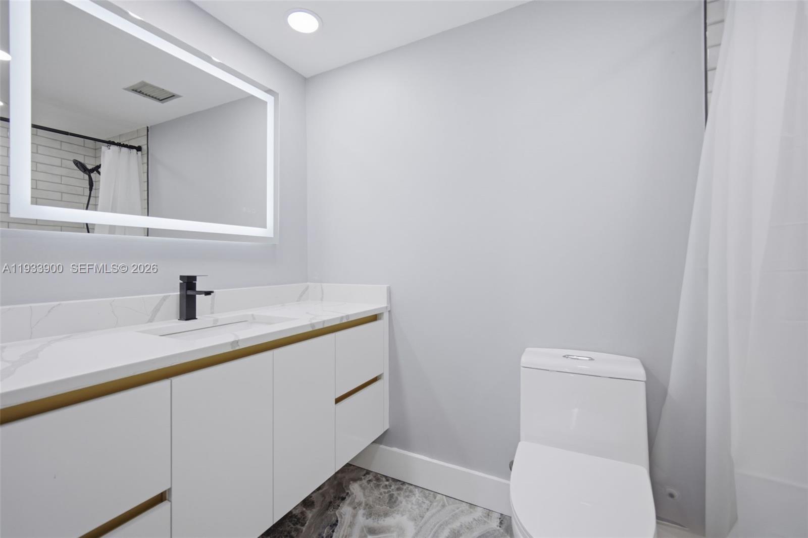 HILLCREST EAST NO 24 COND - Residential