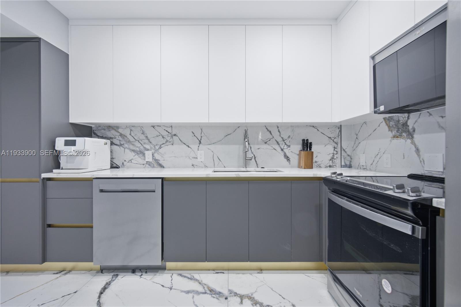 HILLCREST EAST NO 24 COND - Residential