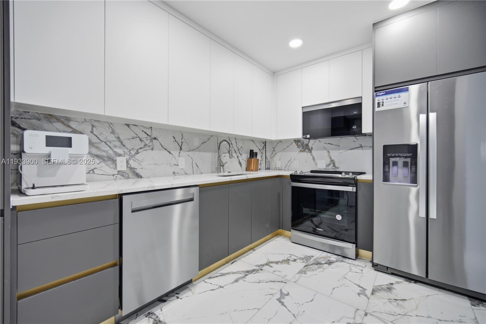 4200 Hillcrest Dr 802