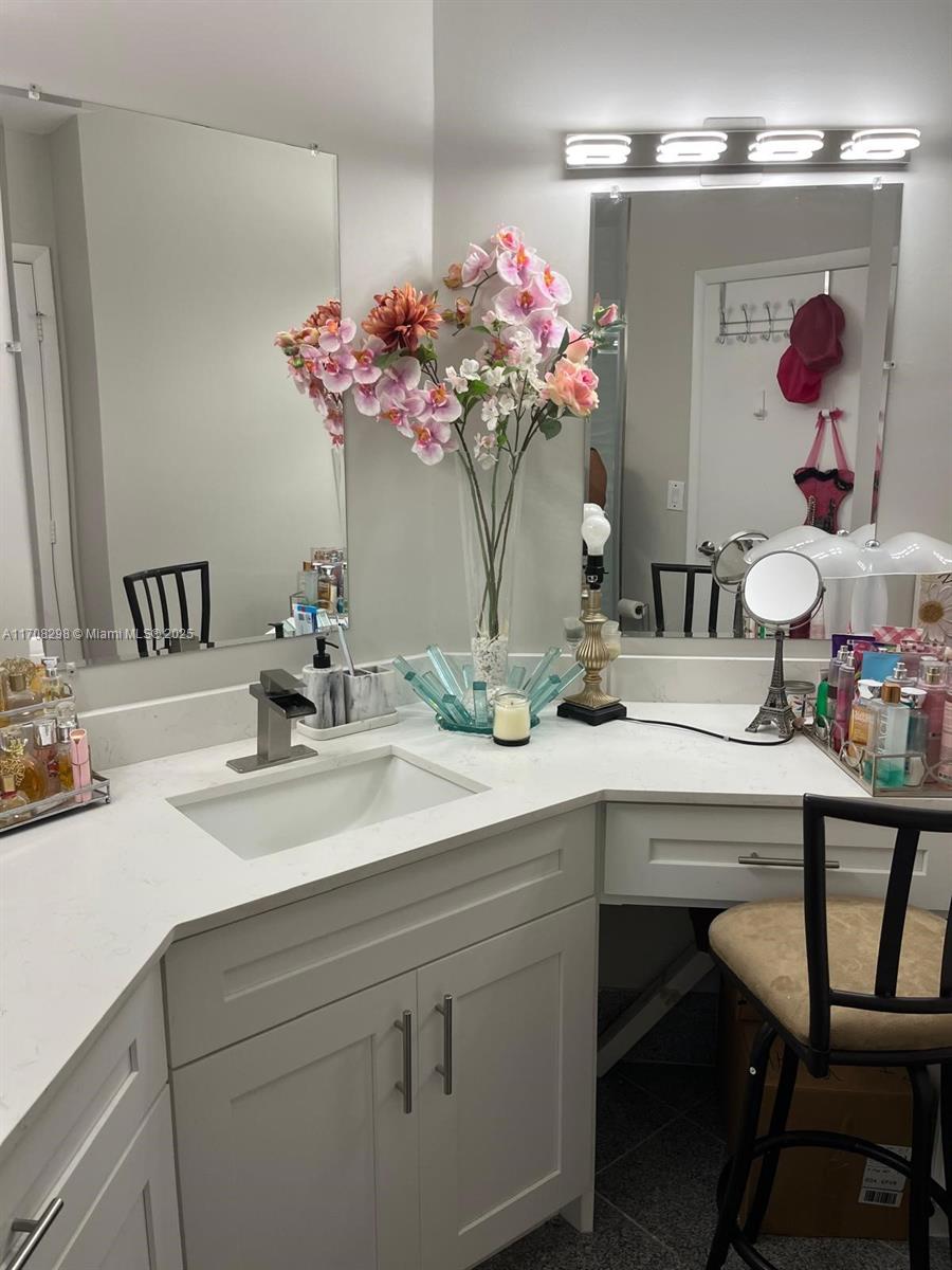 BAYPORT VILLAGE D CONDO - Residential