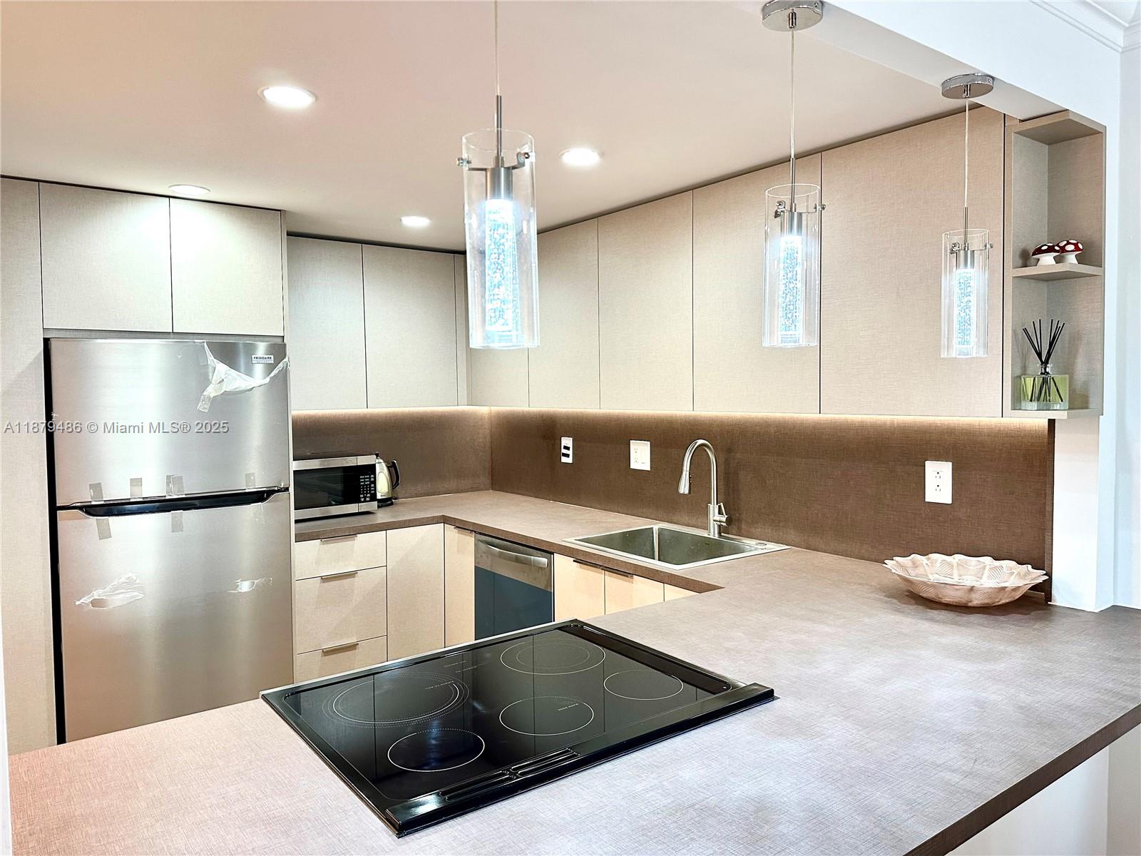 PLAZA TOWERS SOUTH CONDO - Residential Lease