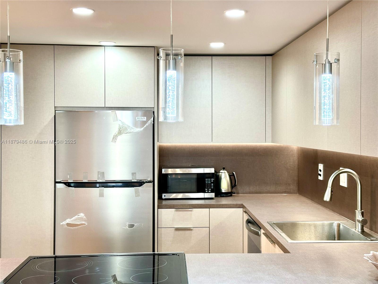 PLAZA TOWERS SOUTH CONDO - Residential Lease