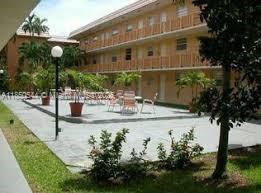 CHARMING 1 BEDROOM APARTMENT FOR RENT : 4655 Palm Ave #209
PERFECT BLEND OF COMFORT AND CONVENIENCE.
SPACIOUS 1 BEDROOM APARTMENT WITH A LARGE LIVING ROOM
AND GENEROUSLY SIZED BEDROOM .
FRIENDLY AND SAFE NEIGHBORHOOD, GREAT SCHOOLS & SHOPPING NEARBY .
$1950.00 PER MONTH