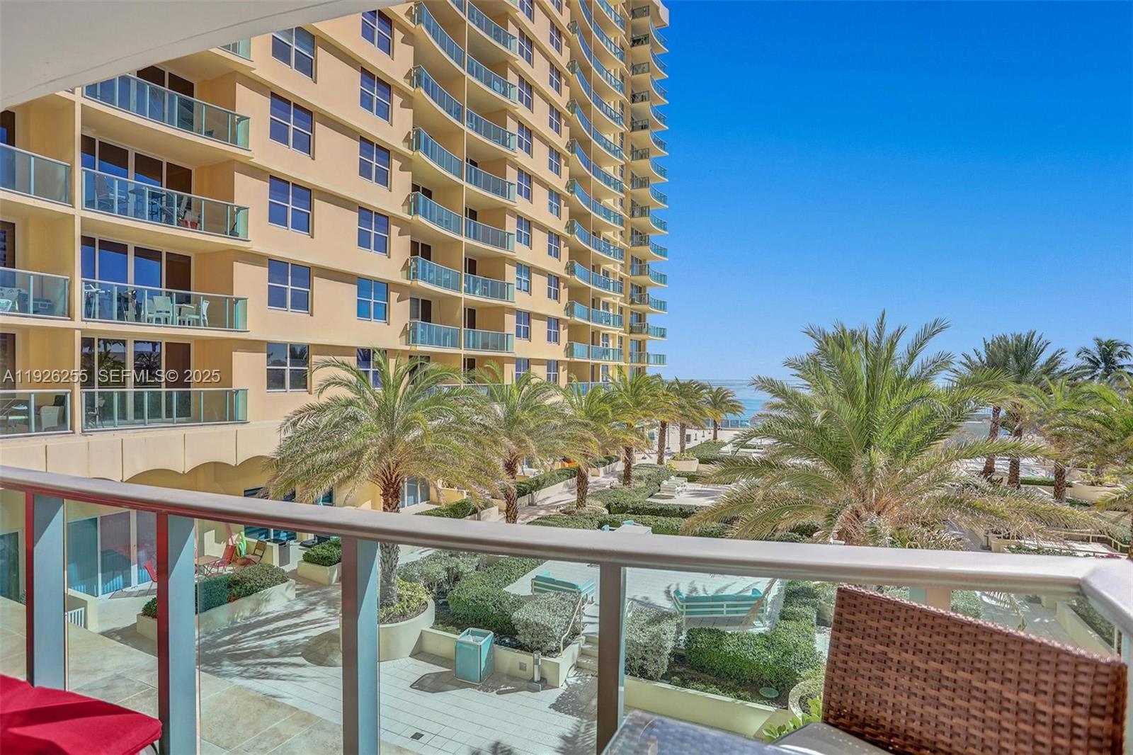 WAVE CONDO - Residential