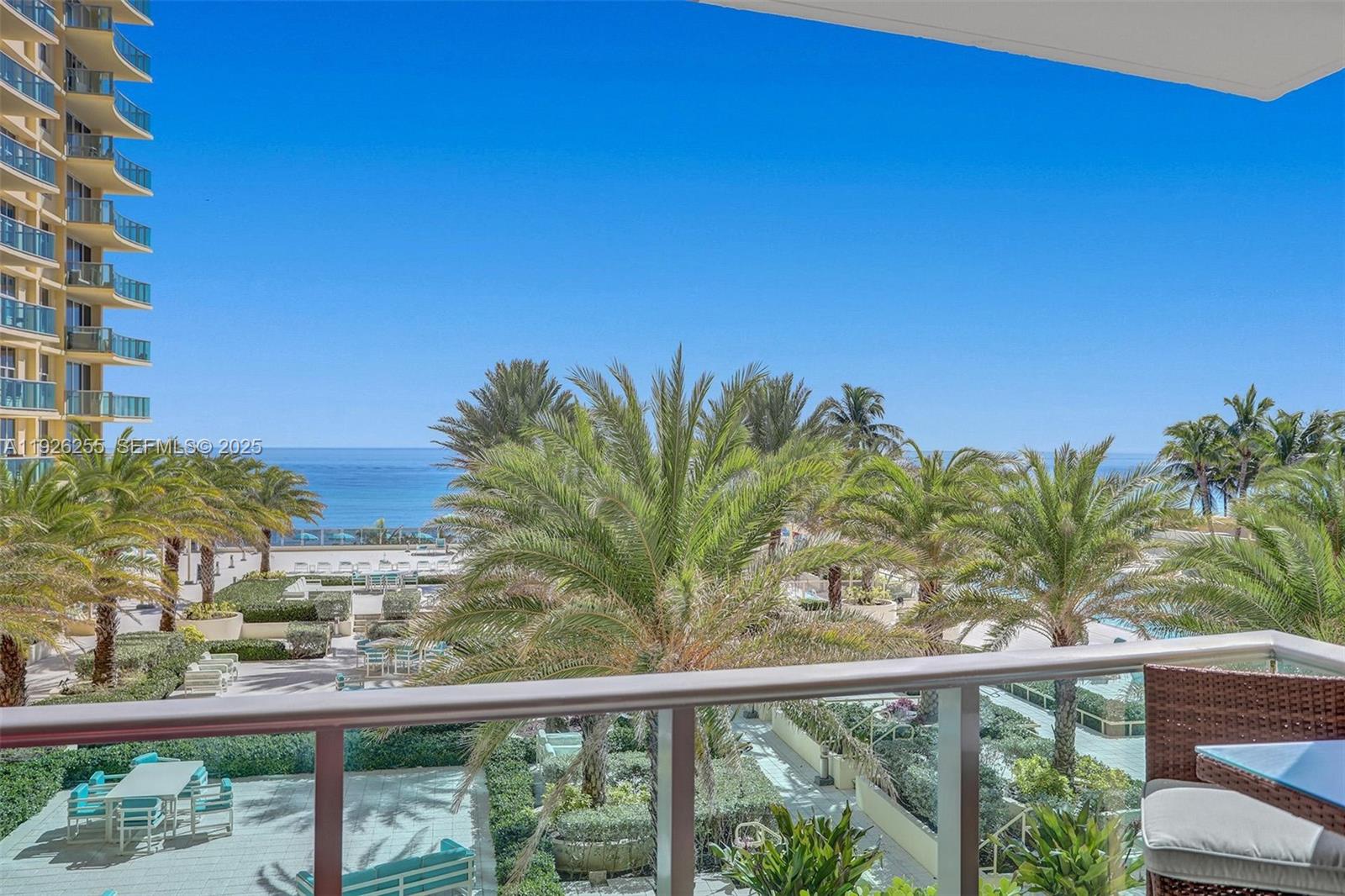 WAVE CONDO - Residential