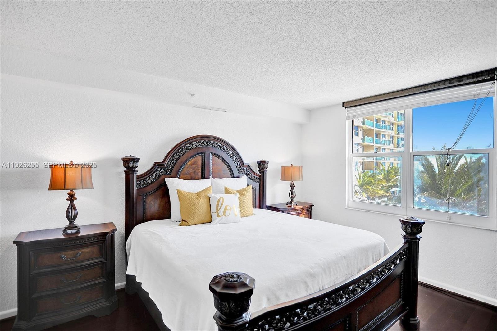 WAVE CONDO - Residential